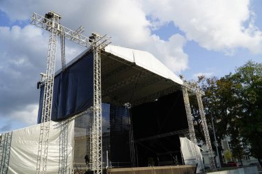 Boş sahne - yan görünümü