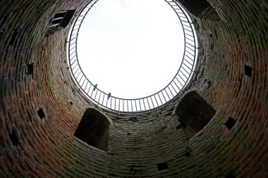 Czersk, Polonya - 24 Mart 2024 Masovian Dukes Kalesi 'ndeki kulenin içinde