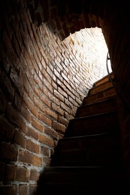 Czersk, Polonya - 24 Mart 2024 Masovian Dukes Kalesi 'nin merdivenleri