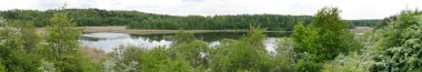 Ormanda göl, panorama - Kruklanki, Polonya