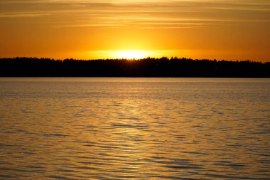 Gölün üzerinde gün batımı - Masuria, Polonya