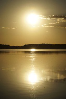 Göl üzerinde gün batımı - Masuria, Polonya