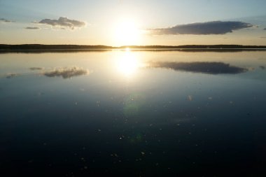 Gölün üzerinde gün batımı - Masuria, Polonya