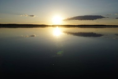 Göl üzerinde gün batımı - Masuria, Polonya