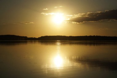 Gölün üzerinde gün batımı - Masuria, Polonya