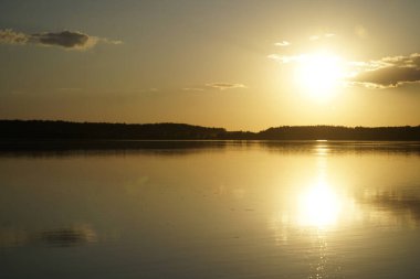 Gölün üzerinde gün batımı - Masuria, Polonya