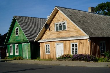 Trakai, Litvanya - 9 Eylül 2023 - Geleneksel renkli Karaim evleri