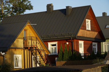 Trakai, Litvanya - 9 Eylül 2023 - Geleneksel renkli Karaim evleri