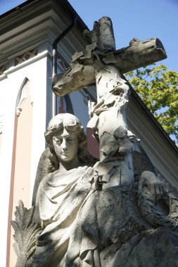 Vilnius, Litvanya - 7 Eylül 2023 - Rasos Mezarlığında heykel
