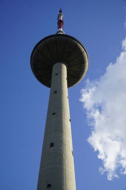 Vilnius, Litvanya - 4 Eylül 2023 Vilnius TV Kulesi. 1980 'de yapılmış, yüksekliği: 326.5 metre.