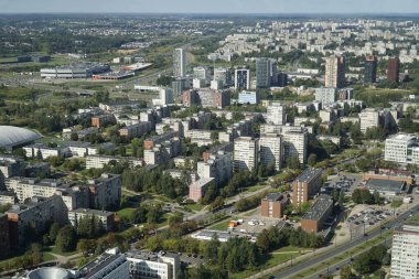 Vilnius, Litvanya - 4 Eylül 2023 - TV kulesinden yerleşim binalarına hava görüntüsü