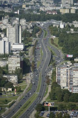 Vilnius, Litvanya - 4 Eylül 2023 - TV kulesinden yerleşim binalarına hava görüntüsü