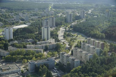 Vilnius, Litvanya - 4 Eylül 2023 - TV kulesinden yerleşim binalarına hava görüntüsü