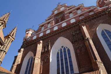 Vilnius, Litvanya - 5 Eylül 2023 - Gotik St. Anne Kilisesi