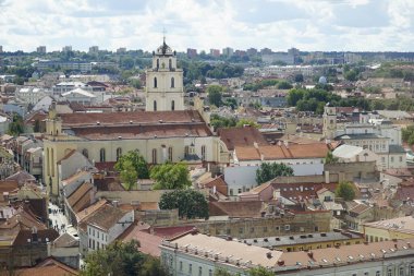 Vilnius, Litvanya - 3 Eylül 2023 - Eski Şehir ve Kilise