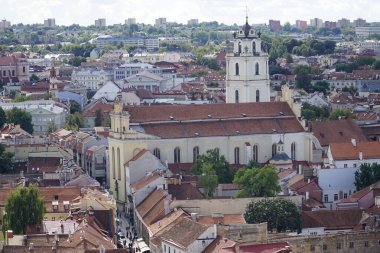 Vilnius, Litvanya - 3 Eylül 2023 - Eski Şehir ve Kilise