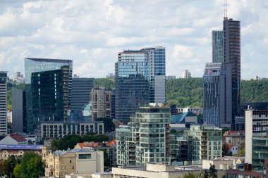 Vilnius, Litvanya - 3 Eylül 2023 - İş bölgesindeki modern ofis binaları
