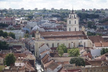 Vilnius, Litvanya - 3 Eylül 2023 - Eski Şehir ve Kilise