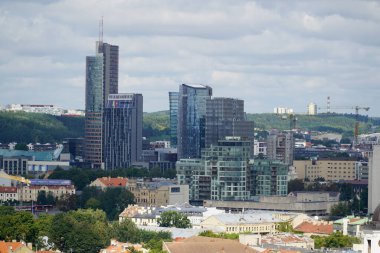 Vilnius, Litvanya - 3 Eylül 2023 - İş bölgesindeki modern ofis binaları