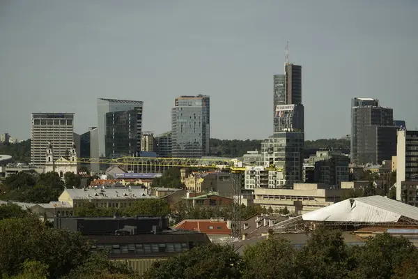 Vilnius, Litvanya - 3 Eylül 2023 - İş bölgesindeki modern ofis binaları