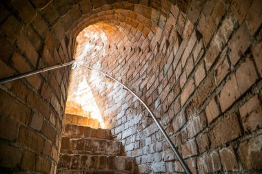 Ciechanow, Polonya - 8 Haziran 2024 Masovian Dukes Kalesi 'ndeki merdivenler.