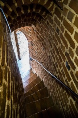 Ciechanow, Polonya - 8 Haziran 2024 Masovian Dukes Kalesi 'ndeki merdivenler.