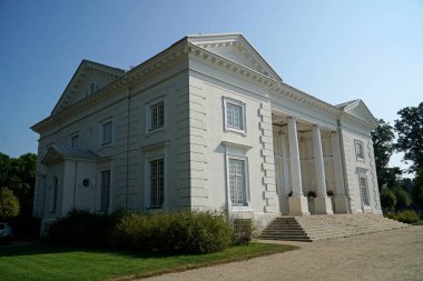 Trakai, Litvanya - 13 Eylül 2023 - Uzutrakis Malikanesi, Tyszkiewicz Aile Sarayı