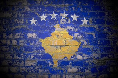 tuğla duvar üzerine Kosova bayrağı