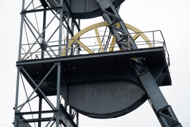 Nowa Ruda, Polonya - 4 Ağustos 2024 - Kömür madeni kuyusu - asansör