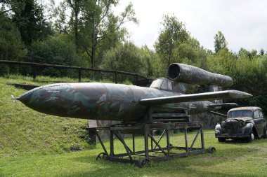 Ludwikowice Klodzkie, Polonya - 10 Ağustos 2024 - Nazi Almanya V1 füzesi Molke Askeri Teknoloji Müzesinde