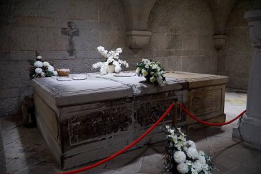 Walbrzych, Polonya - 12 Ağustos 2024 - Ksiaz Şatosu, Hochberg Aile Mezarlığı