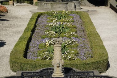 Walbrzych, Polonya - 12 Ağustos 2024 - Ksiaz Şatosu Bahçesi