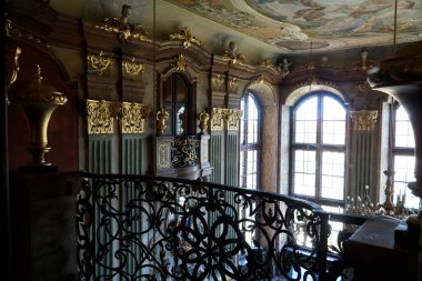 Walbrzych, Polonya - 12 Ağustos 2024 - Ksiaz Şatosunun İçi - Maximilian Salonu