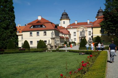 Walbrzych, Polonya - 12 Ağustos 2024 - Ksiaz Kalesi 'ndeki kapı binası