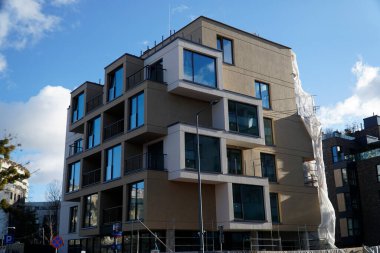 Varşova, Polonya, 4 Ocak 2025 - Wlodarzewska Caddesi 'ndeki modern yerleşim yeri