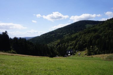 Jugowska Geçidi, Polonya - 8 Ağustos 2024 - Bukowa Chata dağ sığınağı