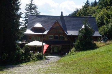 Jugowska Geçidi, Polonya - 8 Ağustos 2024 - Bukowa Chata dağ sığınağı