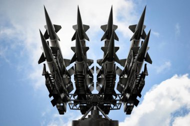 Bir fırlatıcıda çok sayıda füze - 3D illüstrasyon