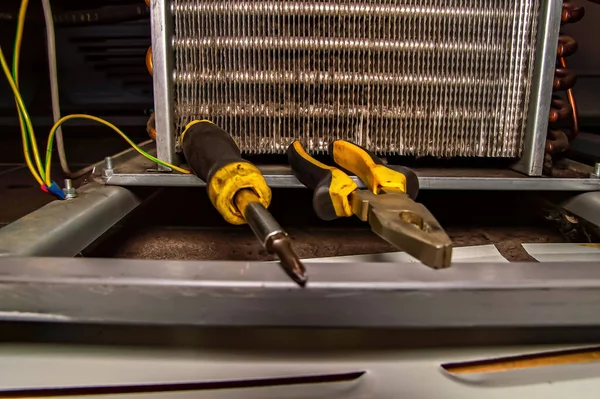 Hand Tools Pliers Screwdriver Refrigerator Repair Repair Air Conditioners Manual — 图库照片#