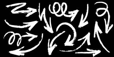 Siyah zemin üzerine beyaz oklar çizilmiş, sunumlar, bilgi grafikleri ve yaratıcı projeler için mükemmel. Bu skeç tarzı ok koleksiyonu kıvrımlı, düz, dalgalı ve dairesel şekilleri içerir..