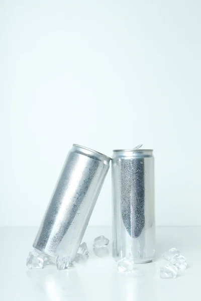 Conceito Bebida Latas Branco Espaço Para Texto — Fotografia de Stock