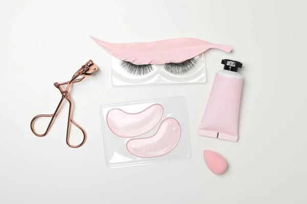 Konzept Kosmetologischer Werkzeuge Falsche Wimpern Isoliert Auf Weißem Hintergrund — Stockfoto