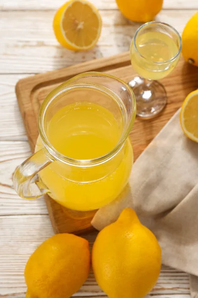 Lezzetli içecek kavramı, Limoncello, İtalyan limon likörü.