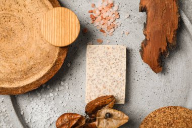 Yaratıcı ahşap kompozisyonun düz yatağı, üst görünüm