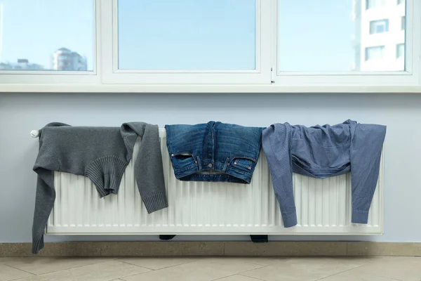 Asciugatura Vestiti Diversa Radiatore Interno — Foto Stock