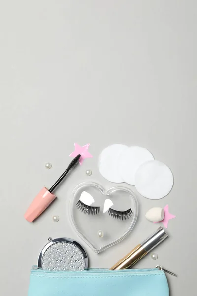Konzept Kosmetologischer Werkzeuge Und Schönheitsbehandlungen Falsche Wimpern — Stockfoto