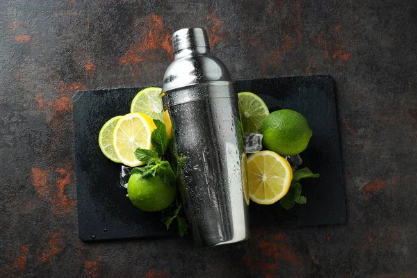 Begreppet Förbereda Cocktail Shaker Ovanifrån — Stockfoto