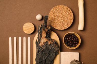 Yaratıcı ahşap kompozisyonun düz yatağı, üst görünüm