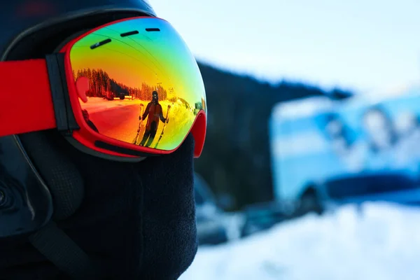 Esquiador Casco Esquí Máscara Espacio Para Texto —  Fotos de Stock
