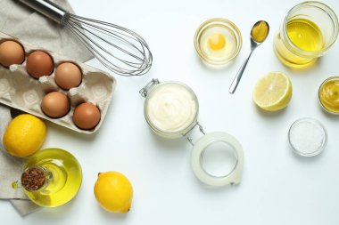 Yumurta sosu kavramı, mayonez, üst manzara.